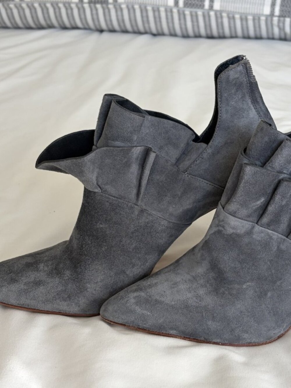 Pour La Victoire Cedraks Denim 192 Suede Ruffle Boot Pointed Toe Stiletto - Picture 2 of 7